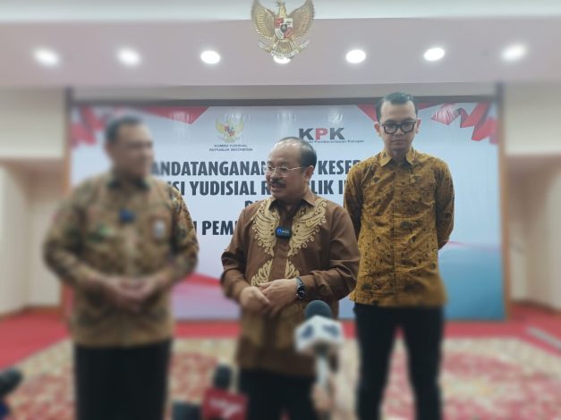 KY Serahkan 11 Calon Hakim Agung dan Ad-Hoc ke DPR 13