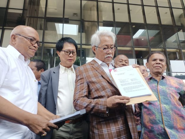 Presiden Jokowi dan Ketua MK Dilaporkan ke KPK 9