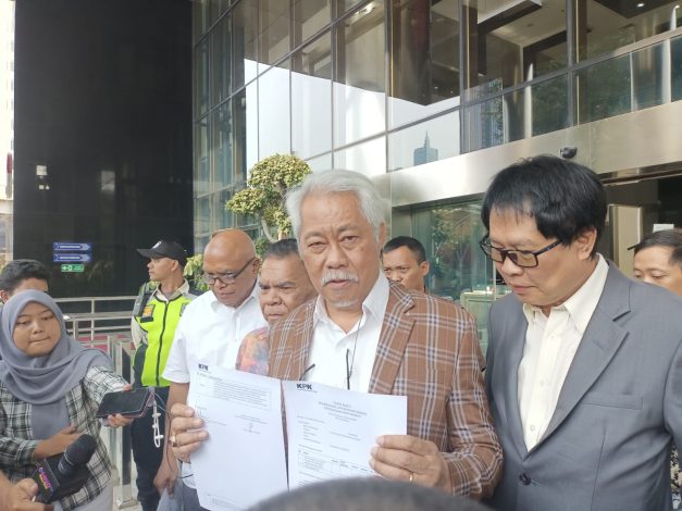 Selain Keluarga Jokowi, 8 Hakim MK Juga Dilaporkan ke KPK 12