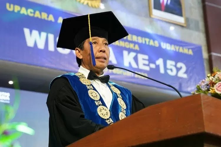 Rektor Universitas Udayana Bali Didakwa Korupsi  1