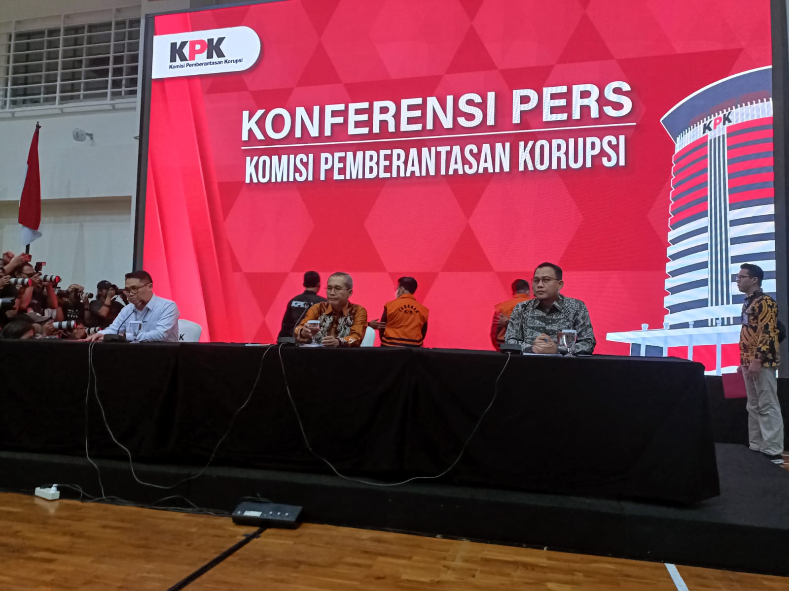 Istri Pejabat Pajak Andhi Pramono Diperiksa KPK 1