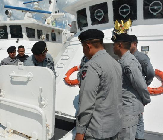 Kepala Bakamla RI Tinjau Kesiapan Unsur dan Personel Zona Bakamla Barat 1 Kepala Bakamla RI Tinjau Kesiapan Unsur dan Personel Zona Bakamla Barat 2