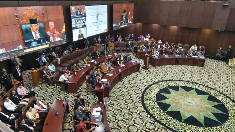 Enam Hakim MK Terbukti Langgar Etik, Dijatuhi Sanksi Teguran Lisan 12