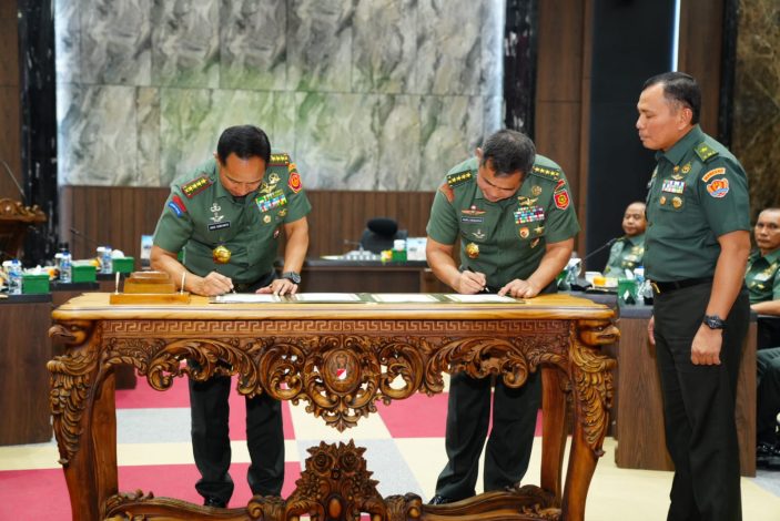 Panglima TNI Jenderal TNI Agus Subiyanto Serahterimakan Risalah Kasad 2