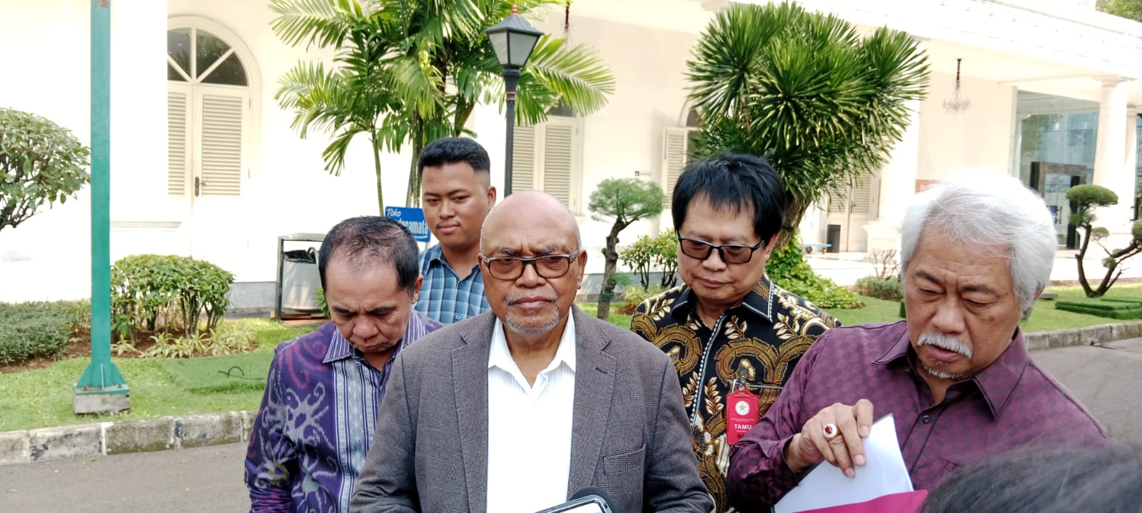 Advokat Perekat Nusantara dan TPDI Somasi Presiden Jokowi 1