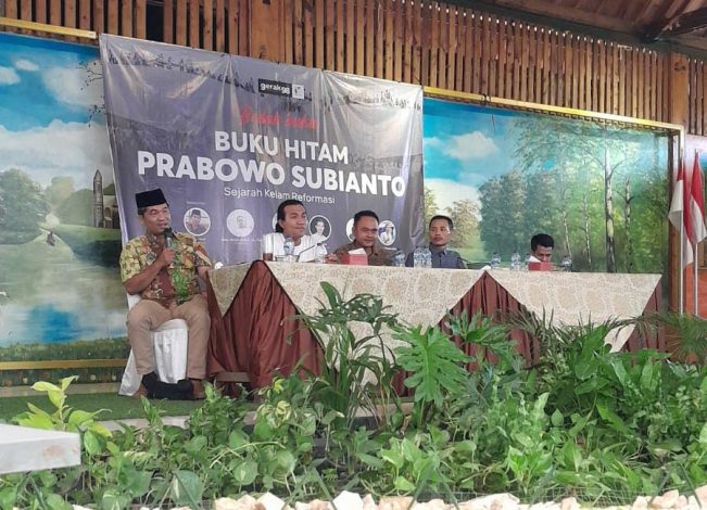 IMG-20231212-WA0002 Sambut Hari HAM, Mahasiswa Bedah Buku Hitam Prabowo Subianto 10