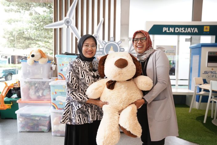 PLN UID Jakarta Gelar 'Employee Volunteer Program', Kumpulkan Mainan untuk Anak Penyintas Bencana 1 PLN UID Jakarta Gelar 'Employee Volunteer Program', Kumpulkan Mainan untuk Anak Penyintas Bencana 2