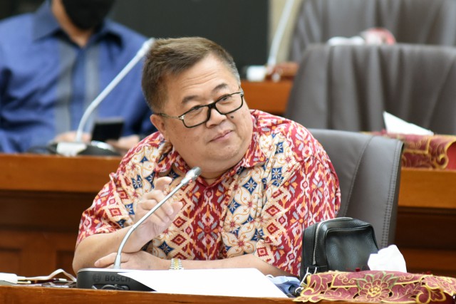 DPR Dorong Bansos Disalurkan Melalui BUMN 9