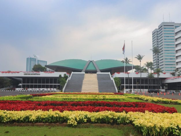Sekjen DPR Anggarkan Rp2,1 Miliar Sewa Mobil Golf Listrik 12