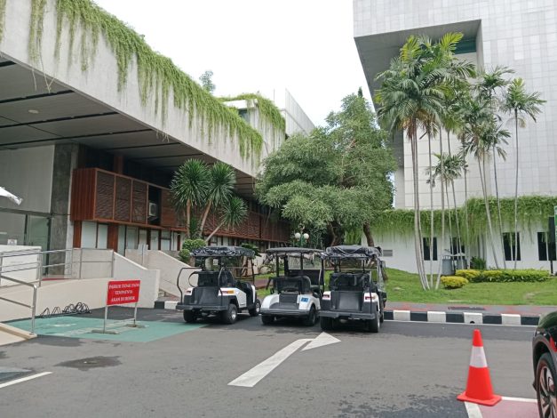 Penampakan Mobil Golf Setjen DPR RI yang Akan Diganti 2