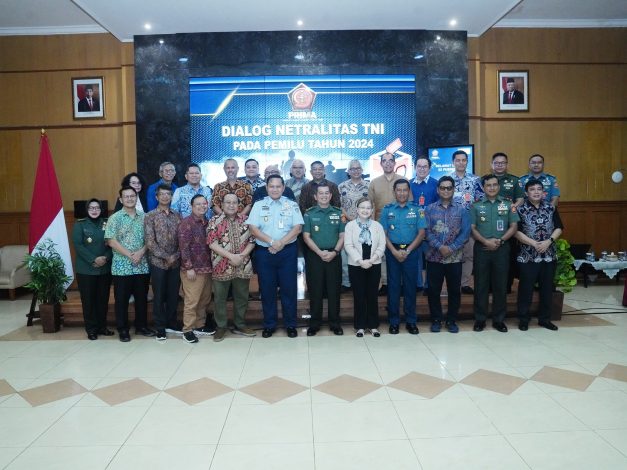 Puspen TNI dan FTII Gelar Dialog Netralitas TNI pada Pemilu 2024 9