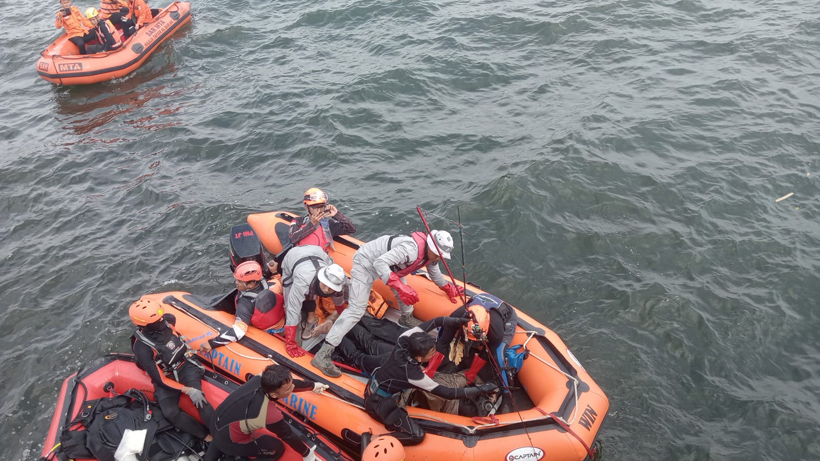Bakamla Evakuasi Pemancing yang Tenggelam di Pelabuhan Muara Baru-Jakarta 1