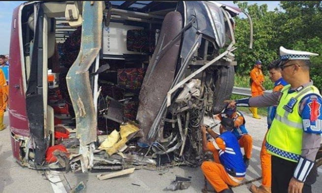 Bus Parwisata Kecelakaan di Tol Ngawi-Solo, Tiga Penumpang Tewas 2