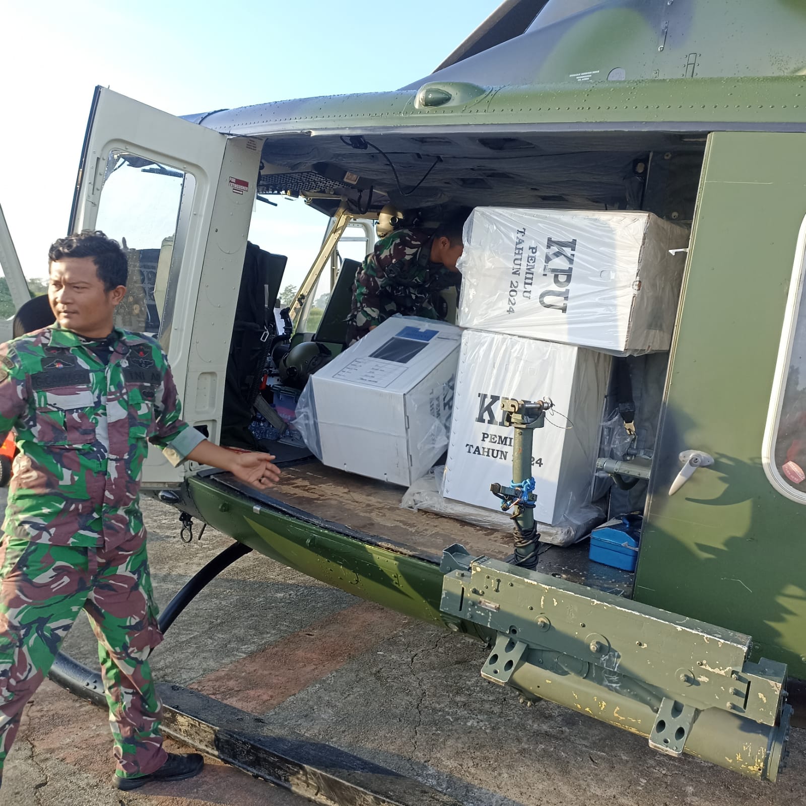 Kodim Mimika Monitoring Pengiriman Logistik Pemilu 1