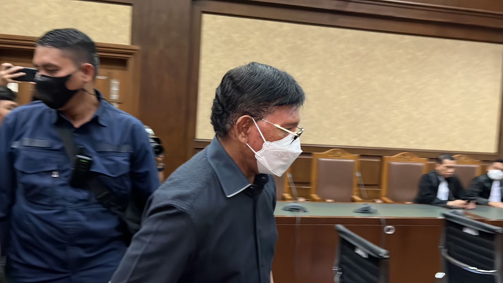 Hukuman Uang Pengganti Johnny G Plate Ditambah 1