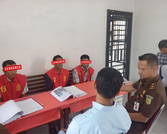 Kejari Aceh Besar Terima Tiga Tersangka Penyelundupan Orang 11