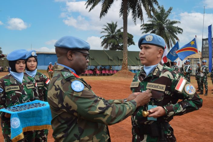 Satgas Kizi TNI Konga XX-T Monusco Terima Penghargaan UN Medal 10