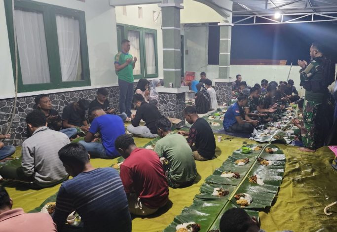 Pererat Kebersamaan, Satgas TMMD Kodim Yahukimo Makan Malam Bersama 9