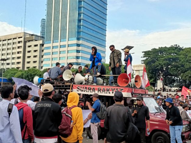 Demonstran Geruduk Gedung DPR, Tuntutan Pemakzulan dan Hak Angket 9