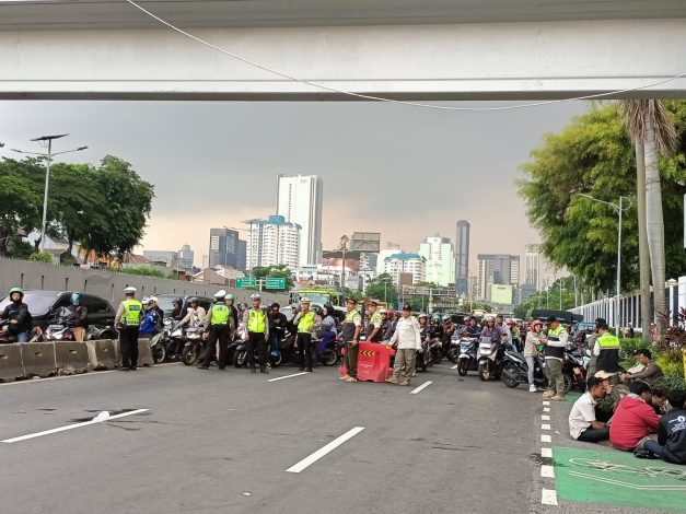 Peserta Aksi di DPR Bubar, Janji Akan Kembali 8