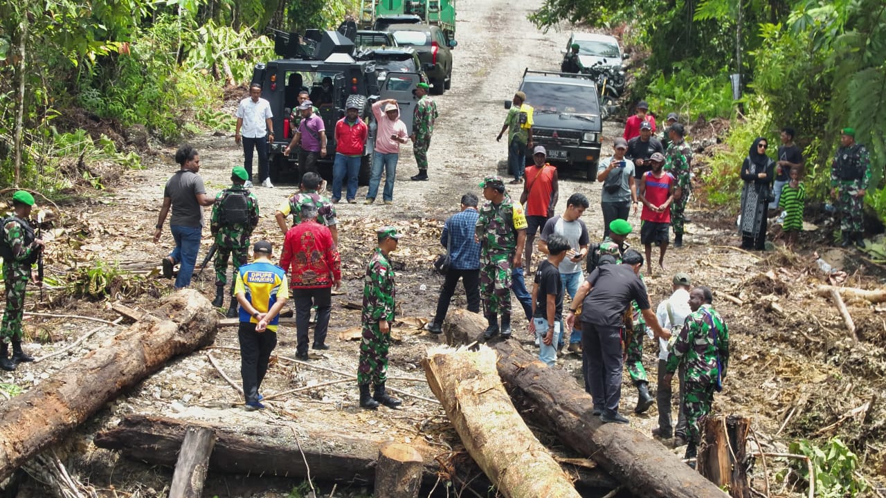 Dandim dan Forkopimda Dampingi Tim Wasev TMMD Ke-119 Tinjau Lokasi di Kabupaten Yahukimo 1