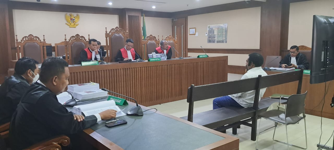Eks Kadis PUPR Papua Gerius One Dituntut 7 Tahun Penjara 1