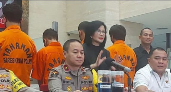 Polisi Bongkar Pemalsuan Pertamax 13