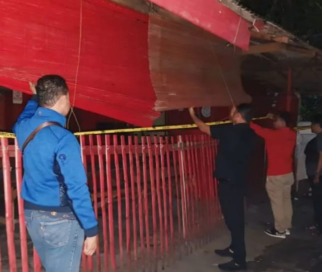 Gerebek Rumah Judi, Polisi Hanya Temukan Meja, Kursi dan Air Minum 1