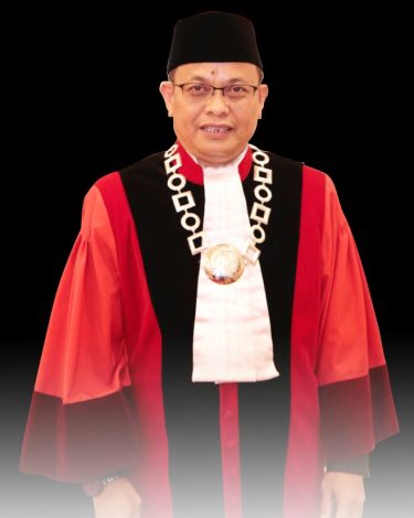 Hakim Konstitusi Dilaporkan ke MKMK 13