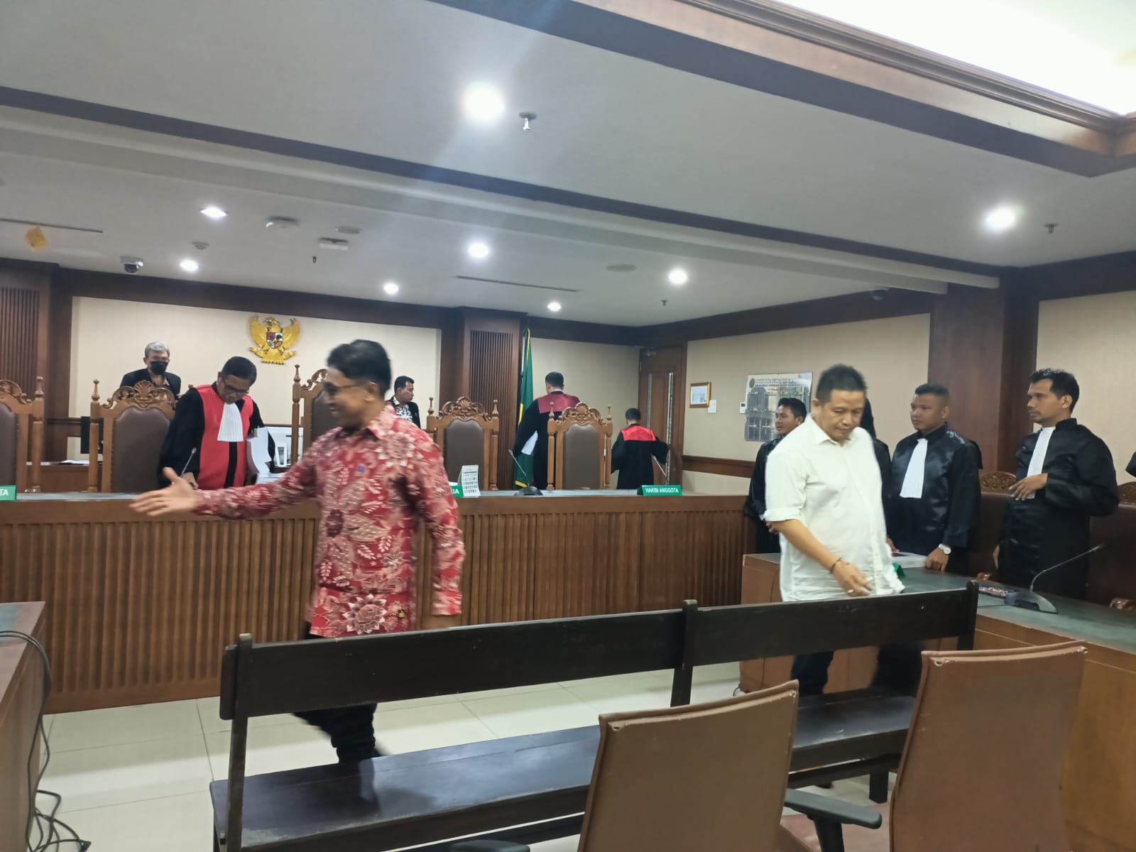 Jaksa KPK Tuntut Bupati Muna La Ode Rusman Emba Tiga Tahun Penjara 1