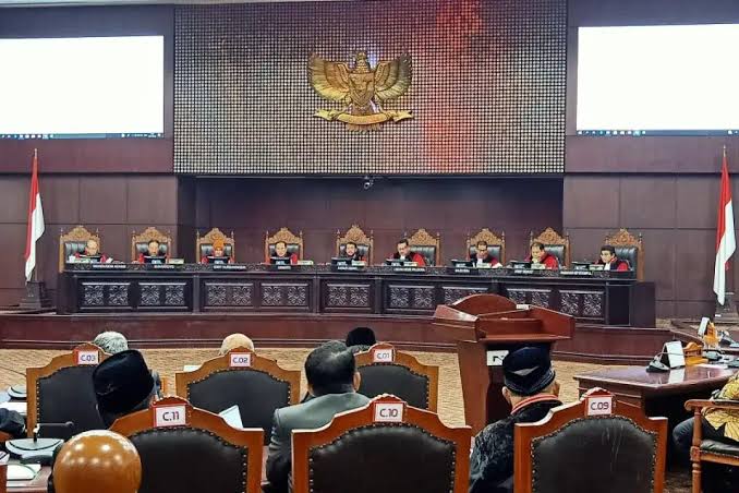 Jokowi Dituding Dukung Salah Satu Paslon, MK Sebut Tak Dapat Dibuktikan 13