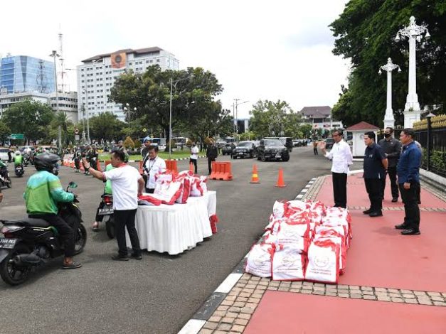 MK Sebut Pembagian Bansos Jelang Pilpres Tak Miliki Intensi Tertentu 12