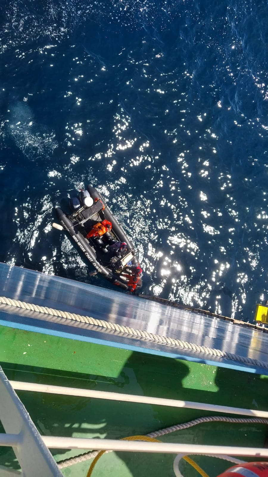 Bakamla RI Evakuasi ABK MV Da HaoHao Terbakar di Perairan Pulau Timor 1