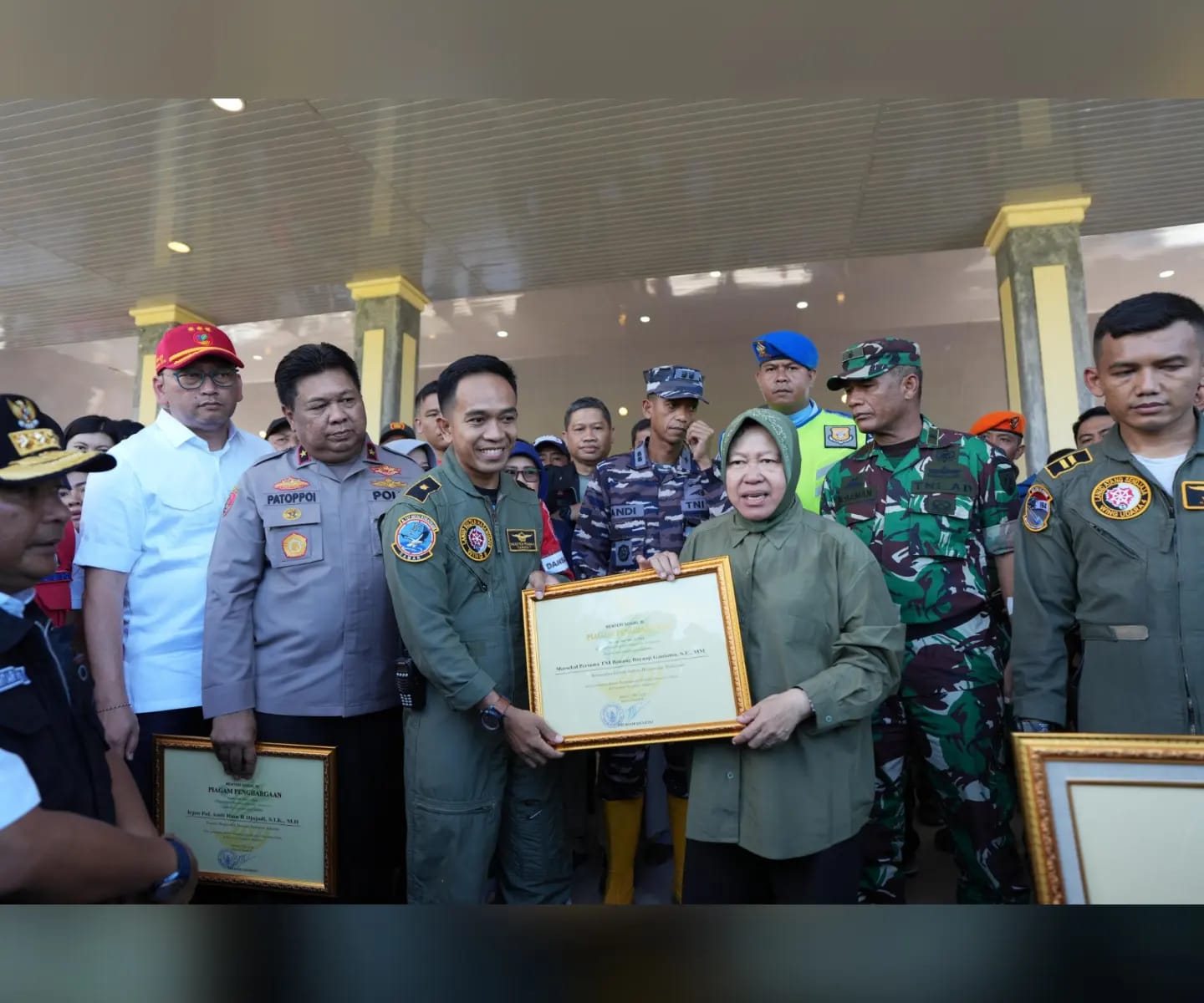 Bantu Korban Banjir Luwu, Danlanud Sulta Hasanuddin Terima Penghargaan Dari Mensos 1