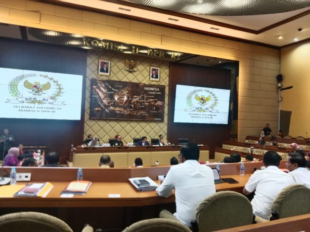 Rapat dengan KPU, DPR Bahas PKPU Pencalonan Pilkada 10