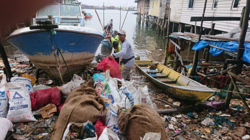 Rapala Bakamla RI Kumpulkan 6,8 Ton Sampah di Batam 11