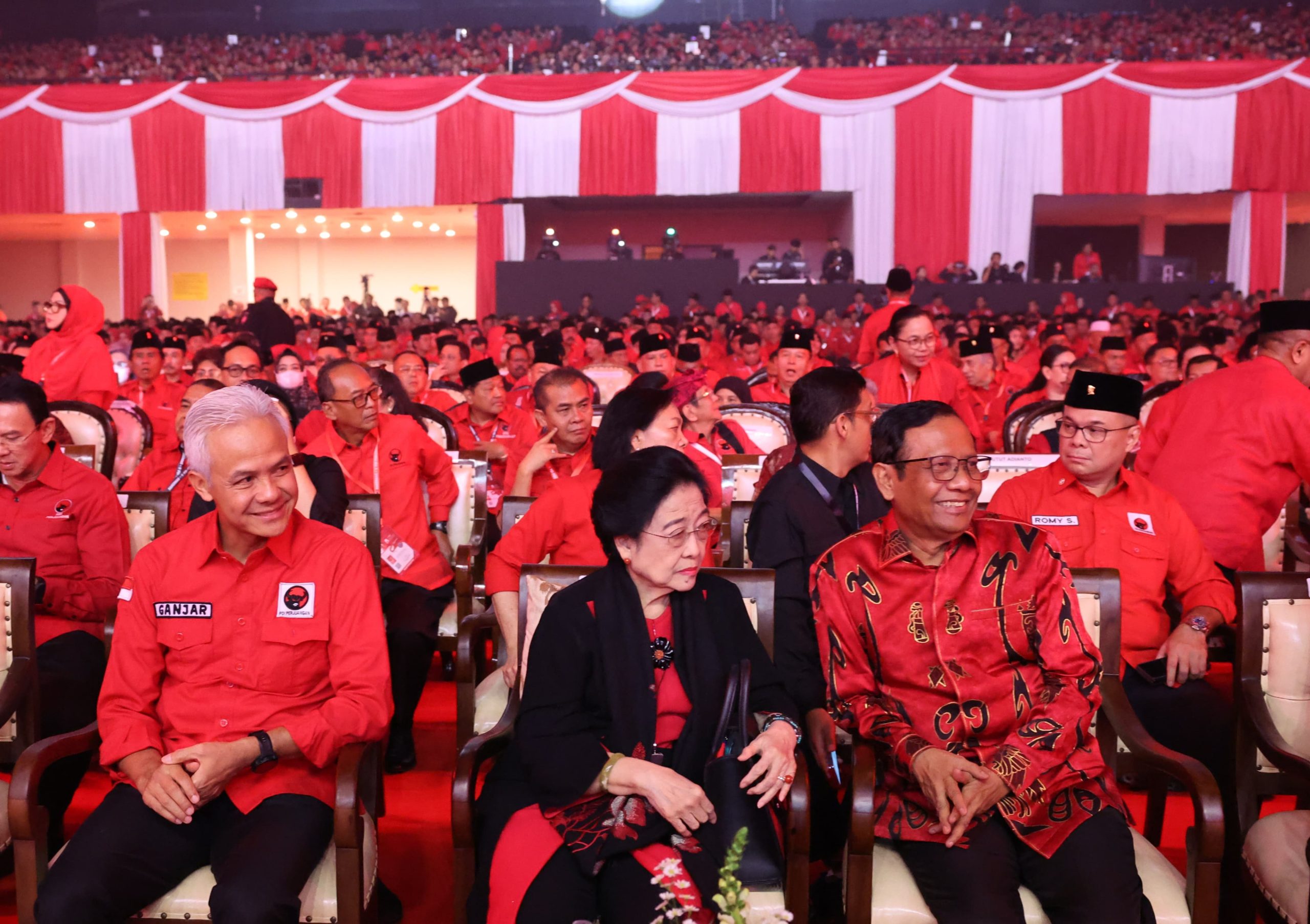 Pembukaan Rakernas V PDIP, Megawati Duduk Diapit Ganjar-Mahfud 1