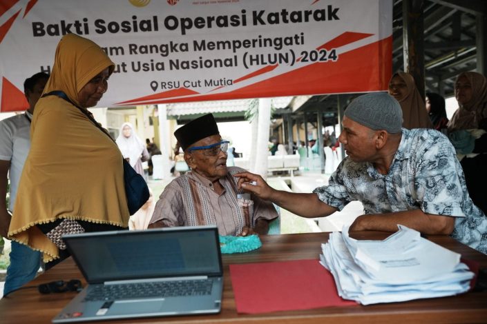 Risma Terus Biayai Operasi Katarak Gratis 12