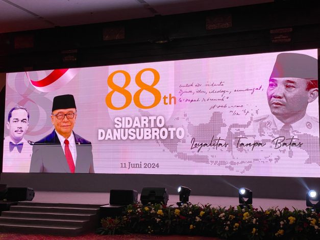 Charles Honoris Sebut Tak Tahu Sikap PDIP di Pemerintahan Prabowo-Gibran 8