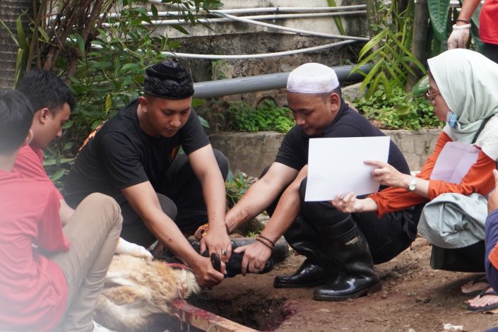 Bakrie Group melalui Bakrie Amanah Salurkan 157 Hewan Kurban di Hari Raya Idul Adha 1445 H 1 Bakrie Group melalui Bakrie Amanah Salurkan 157 Hewan Kurban di Hari Raya Idul Adha 1445 H 2