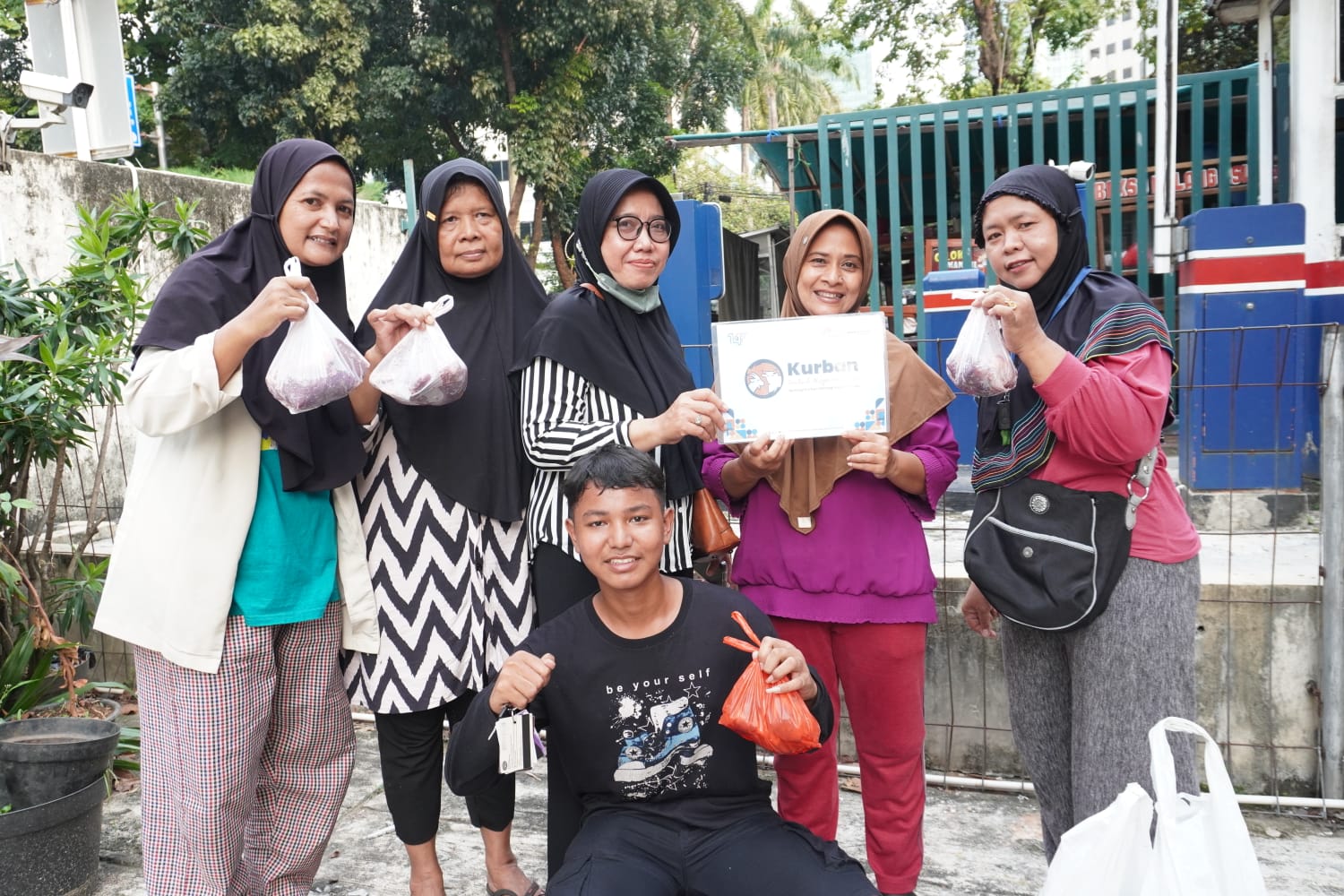 Bakrie Group melalui Bakrie Amanah Salurkan 157 Hewan Kurban di Hari Raya Idul Adha 1445 H 1