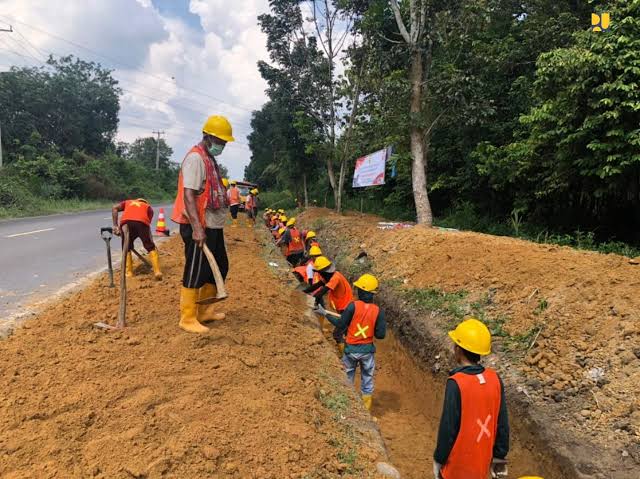 Pertengahan 2024, Serapan Tenaga Kerja Padat Karya Pemeliharaan Jalan dan Jembatan Kementerian PUPR Capai 51.964 Orang 1