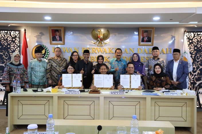 Komite III DPD RI Raker Bersama Menkes dan BPOM Bahas RUU POM 9