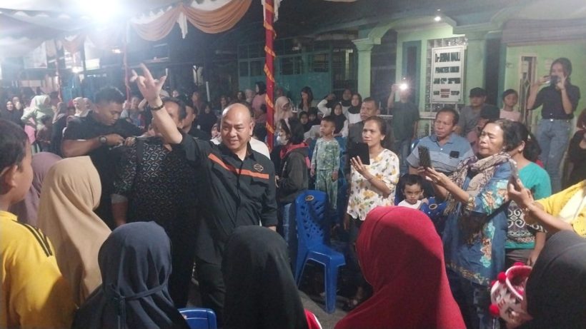 Nikson Nababan Hadir di Sidimpuan, Masyarakat Larut Dalam Kegembiraan 3 Nikson Nababan Hadir di Sidimpuan, Masyarakat Larut Dalam Kegembiraan 4