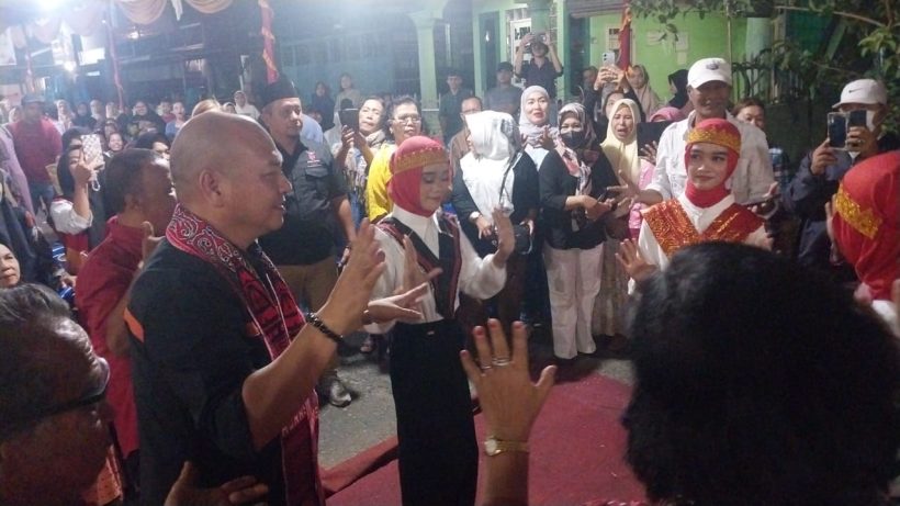 Nikson Nababan Hadir di Sidimpuan, Masyarakat Larut Dalam Kegembiraan 2 Nikson Nababan Hadir di Sidimpuan, Masyarakat Larut Dalam Kegembiraan 3