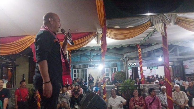 Nikson Nababan Hadir di Sidimpuan, Masyarakat Larut Dalam Kegembiraan 5 Nikson Nababan Hadir di Sidimpuan, Masyarakat Larut Dalam Kegembiraan 6