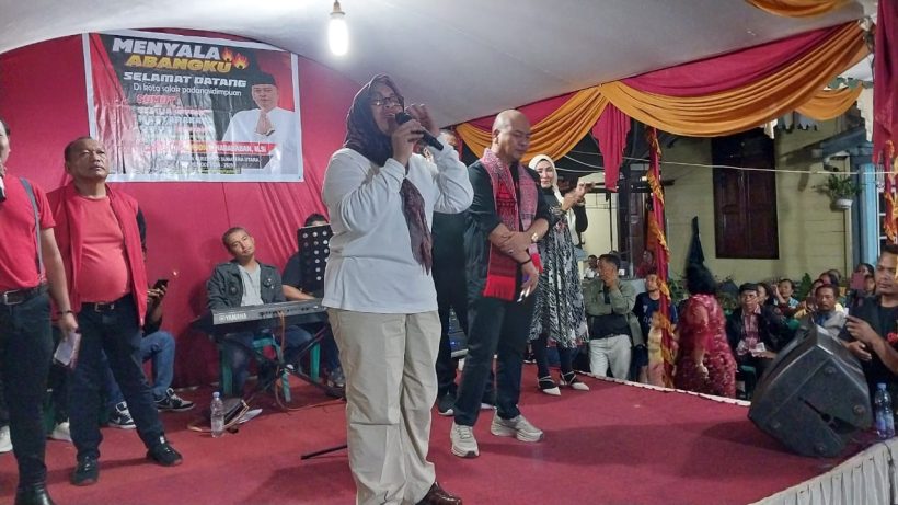 Nikson Nababan Hadir di Sidimpuan, Masyarakat Larut Dalam Kegembiraan 4 Nikson Nababan Hadir di Sidimpuan, Masyarakat Larut Dalam Kegembiraan 5