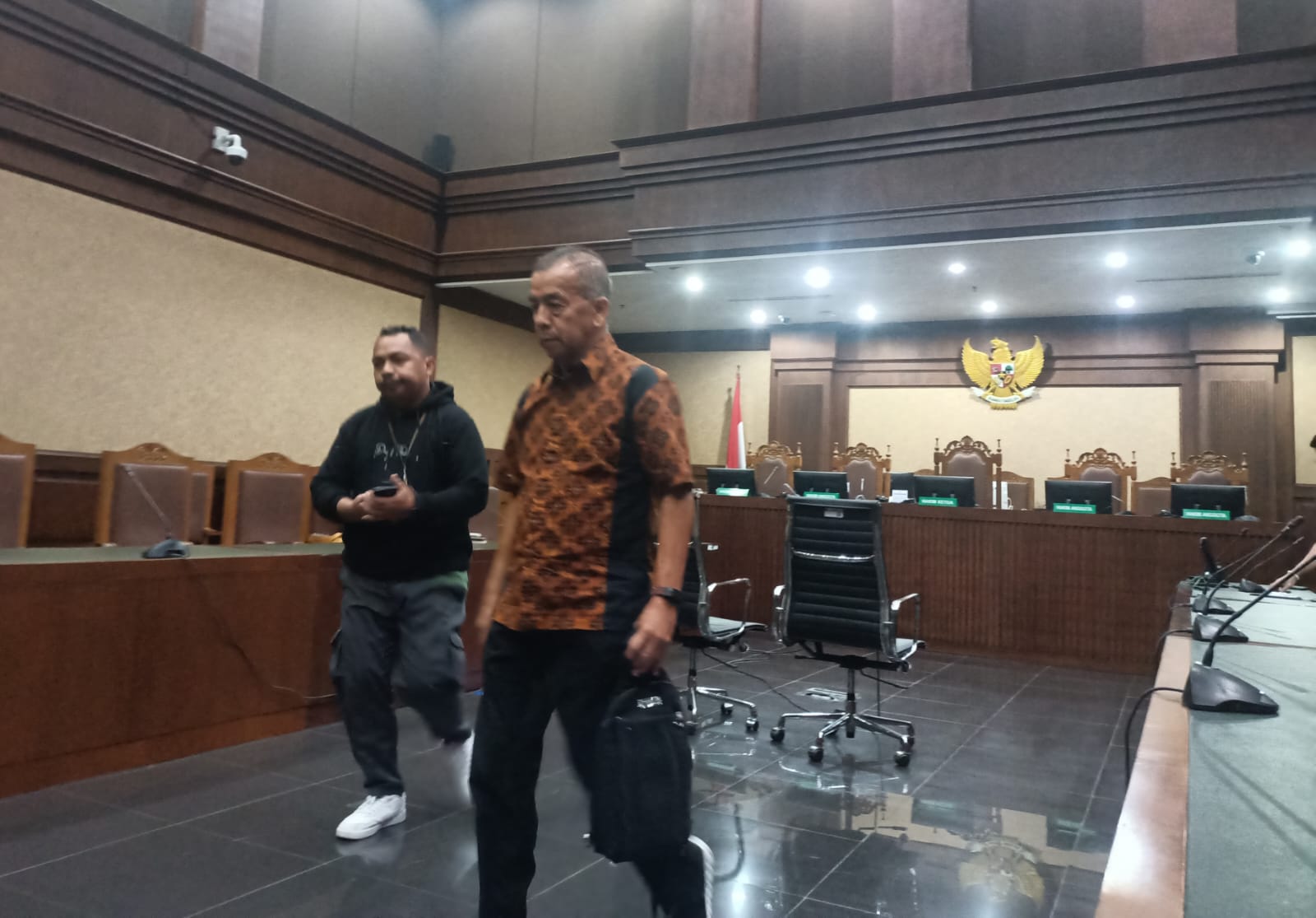 Terbukti Korupsi, Emirsyah Satar Divonis 5 Tahun Penjara 1