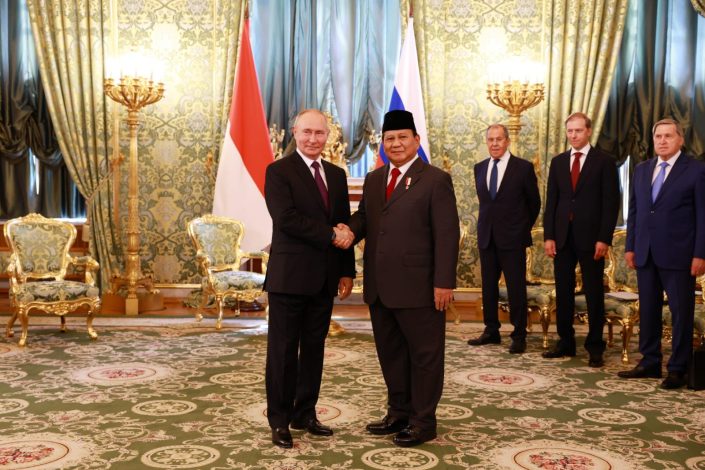 Temui Vladimir Putin, Menhan Prabowo Sampaikan Salam Presiden Jokowi 10