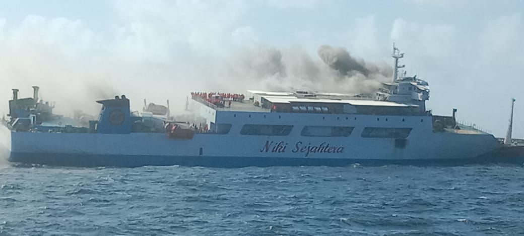 Terbakar di Perairan Banjarmasin, Bakamla Evakuasi KM Niki Sejahtera 1